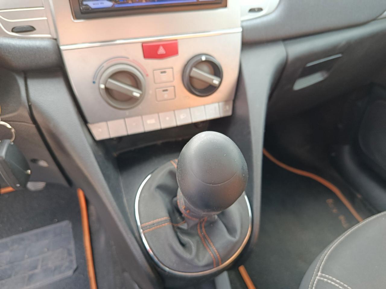 Lancia Ypsilon 1.3 MJT 70 CV Momo Design