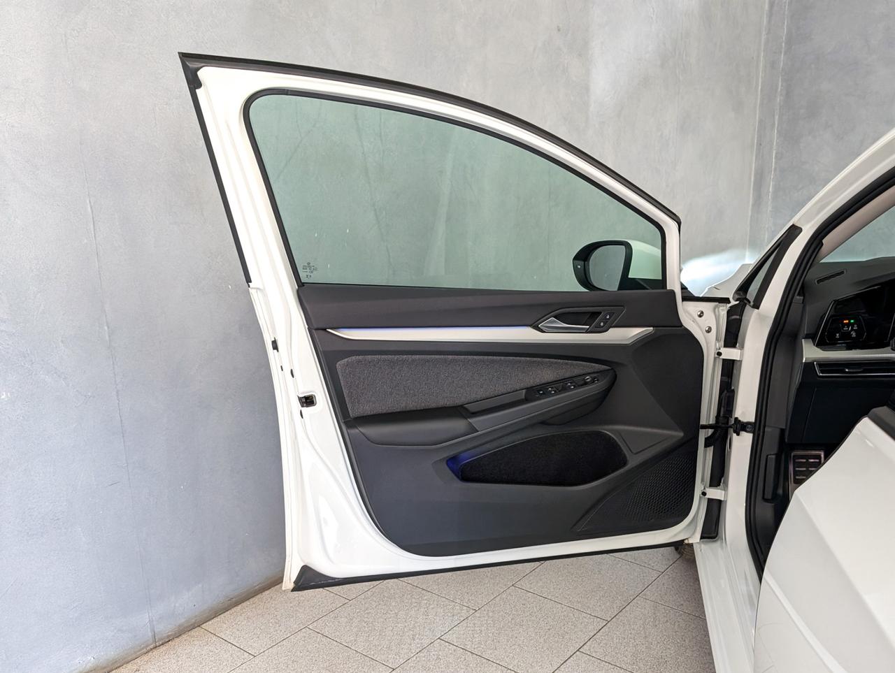 Volkswagen golf viii 1.0 eTSI 110cv DSG Life Move
