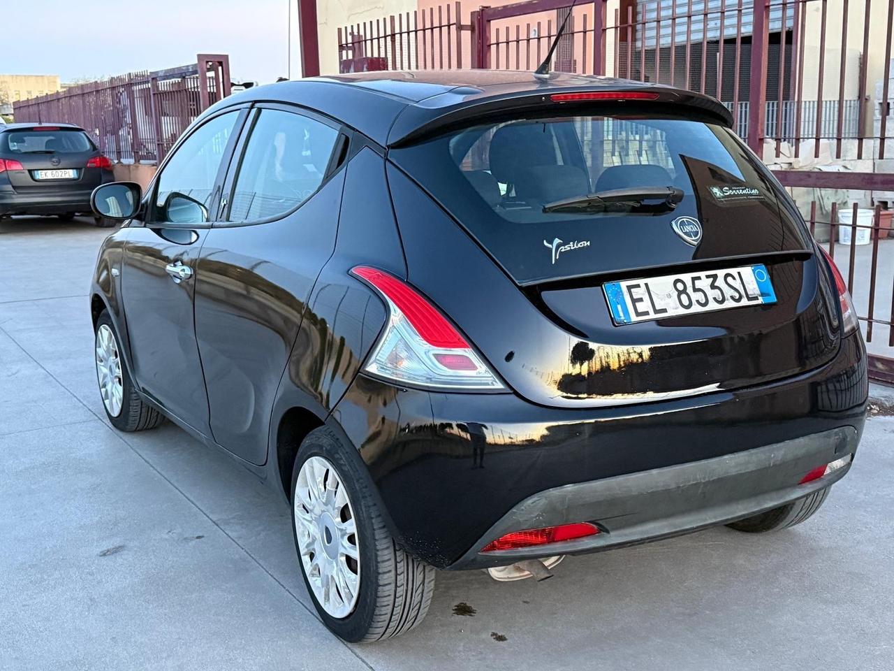 Lancia Ypsilon 1.2 69 CV 5 porte GPL Ecochic Silver