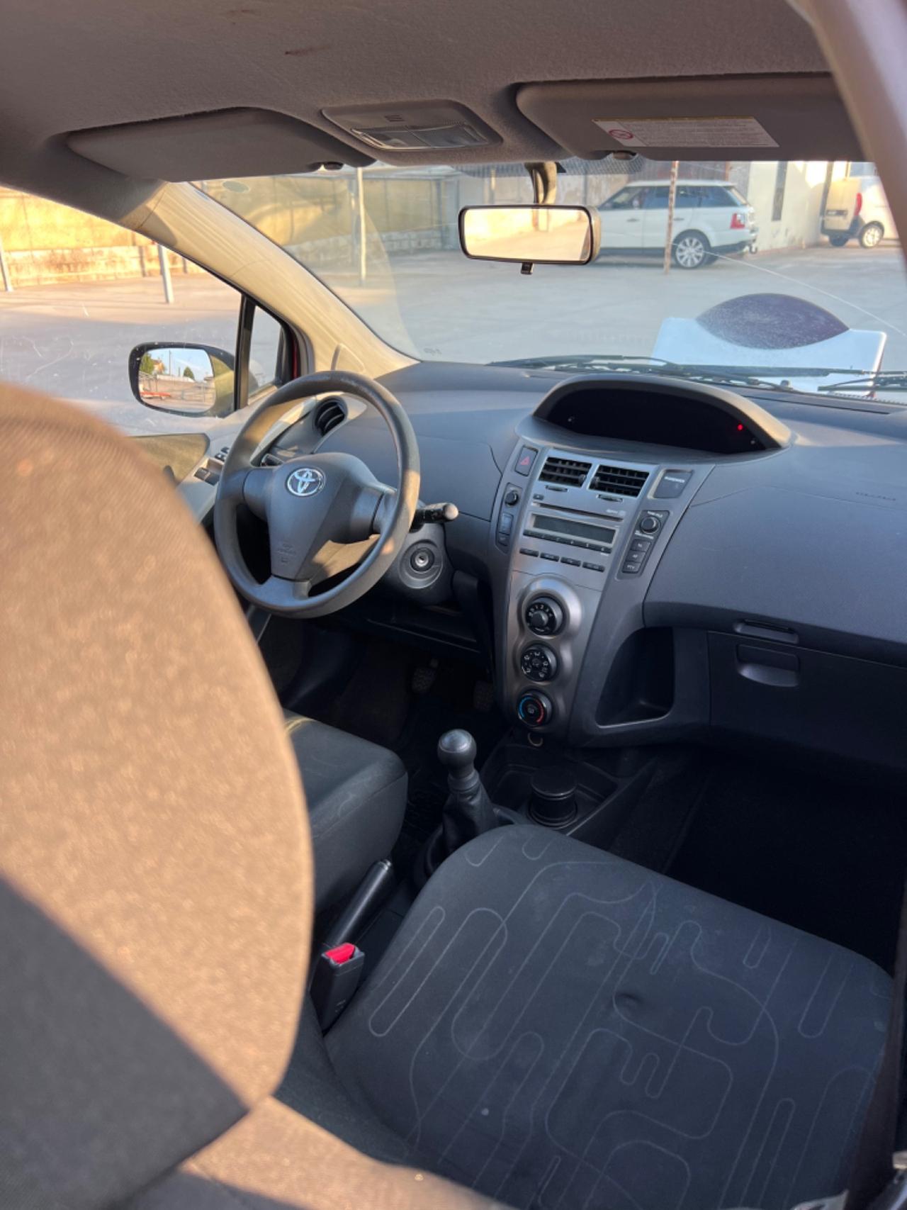 Toyota Yaris 1.0 5 porte