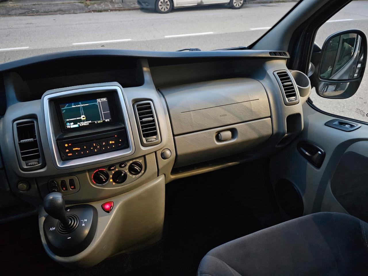Renault Trafic 2.5 dCi 145cv Passenger Black Edition*7Posti*