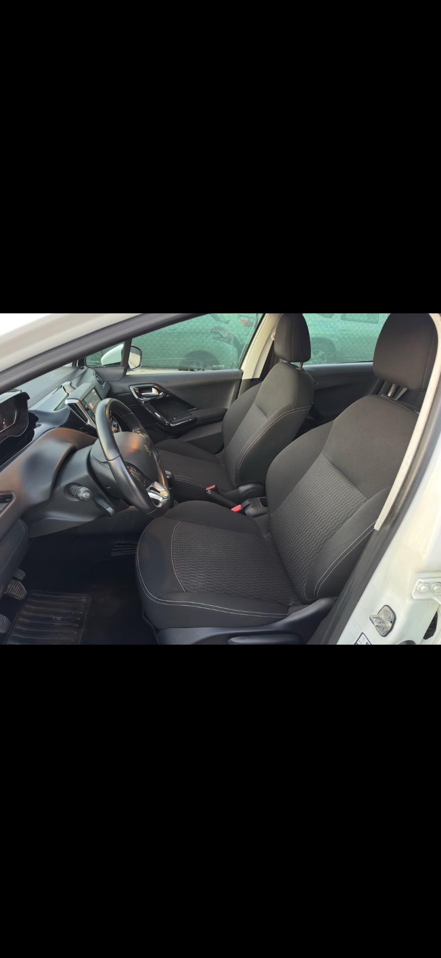 Peugeot 208 PureTech 82 5 porte Allure