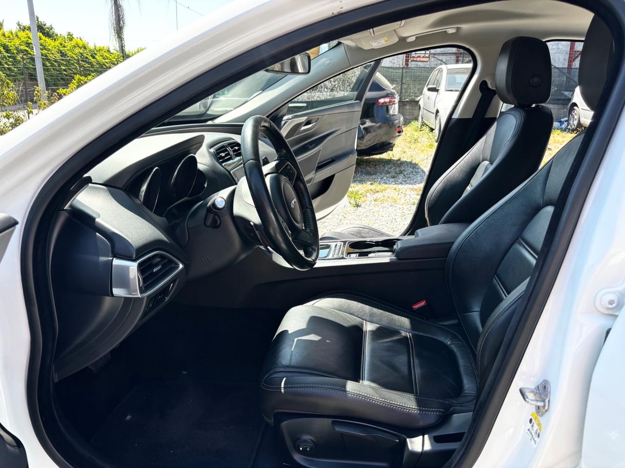 Jaguar XE 2.0 D Turbo aut. Portfolio