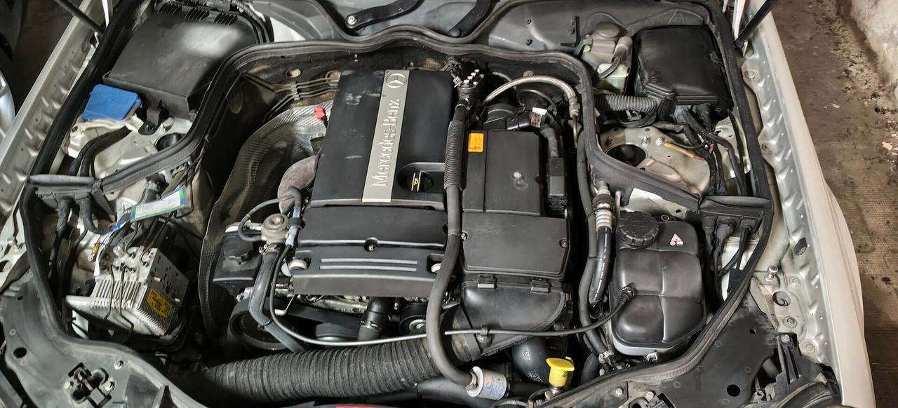 Mercedes E 200 K metano LEGGERE