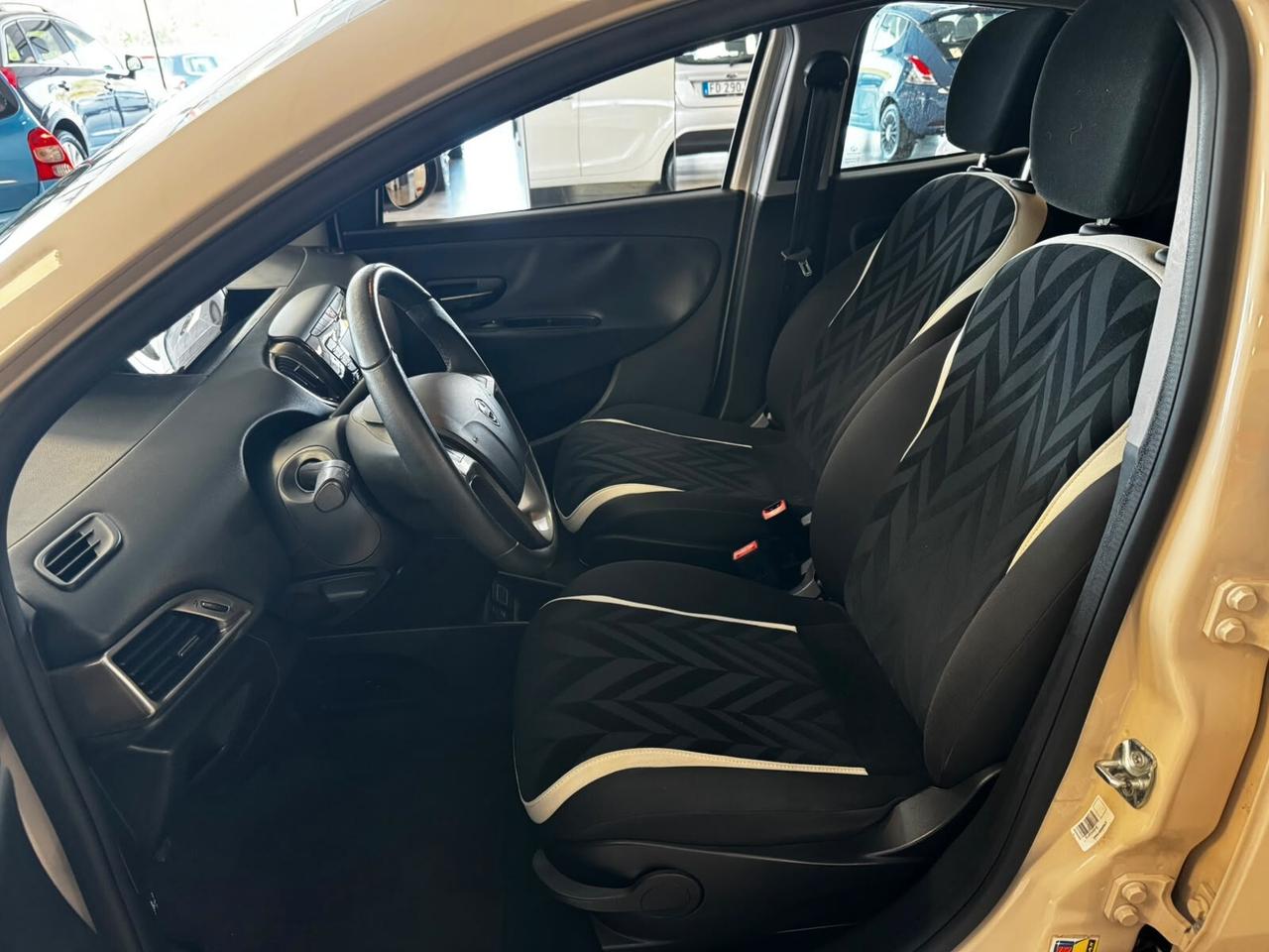 Lancia Ypsilon 1.2 69 CV 5 porte Platinum GPL