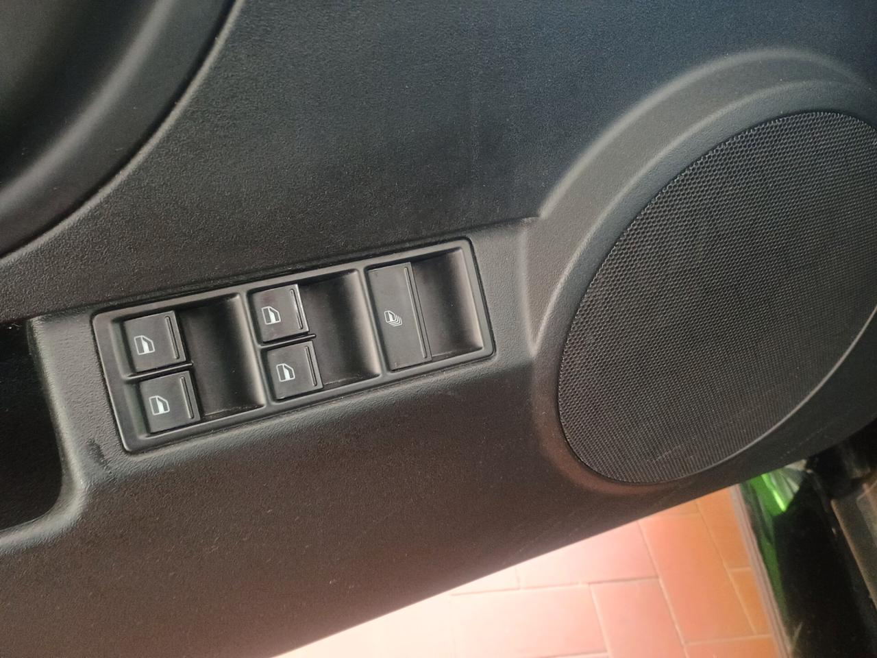 VOLKSWAGEN NEW BEATTLE CABRIO