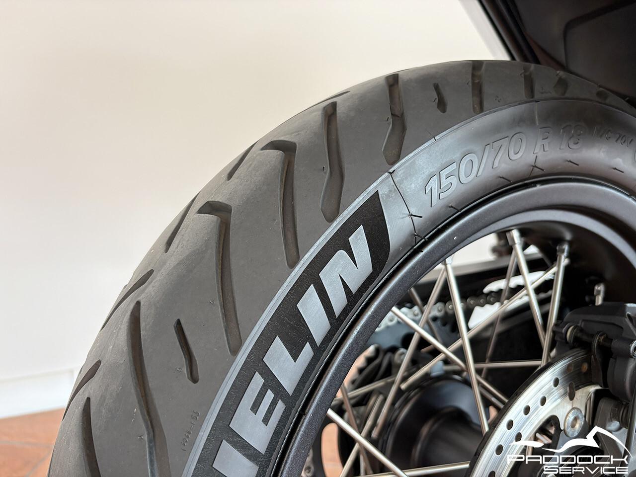 Husqvarna Norden 901 2023 17.013 km*********