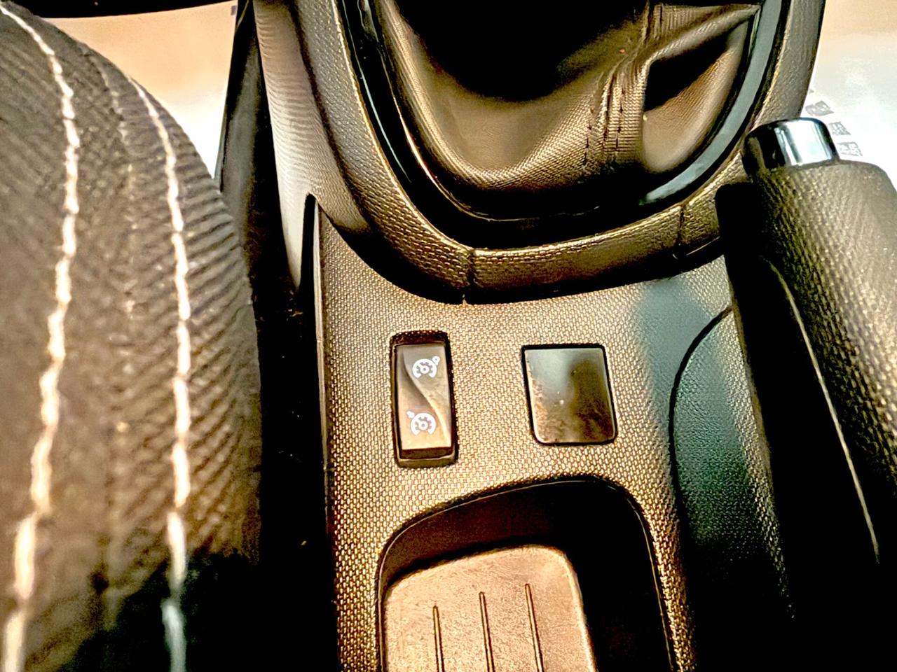 Renault Clio 1.2 75CV 5 porte Costume National