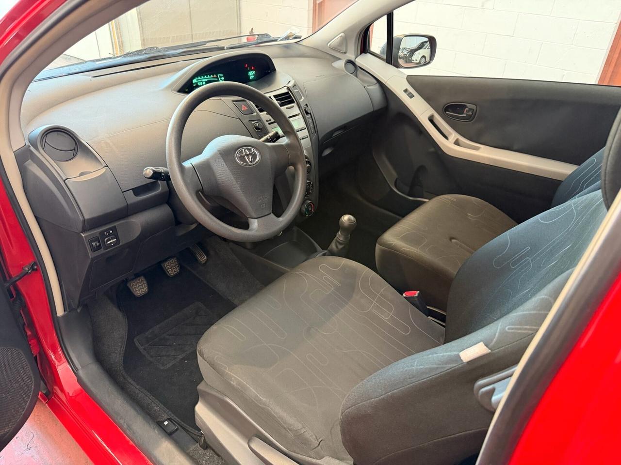 Toyota Yaris 1.0 3 porte Sol 92.000km neopat no aria condizionata