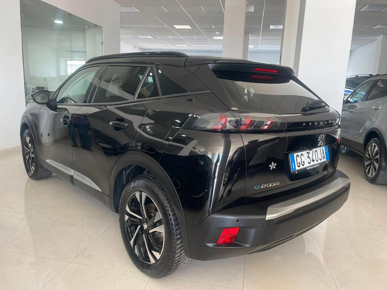 Peugeot 2008 motore elettrico 136 CV Allure
