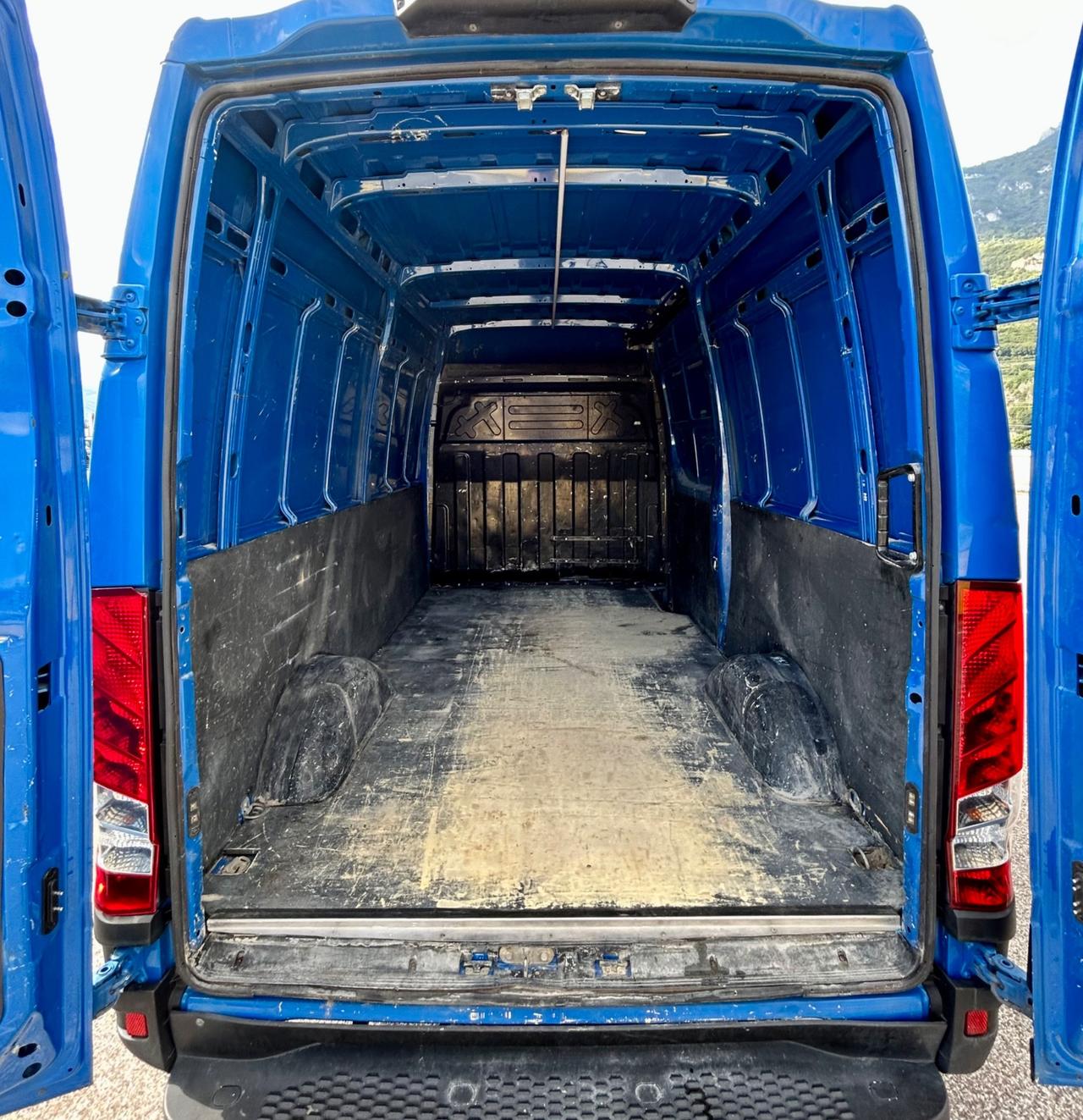 Iveco Daily 35-130 2.3 Diesel Furgone 140.000km