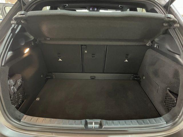 MERCEDES-BENZ GLA 200 d Autom. AMG Premium Plus NIGHT/LED MULTICOL/TELEC