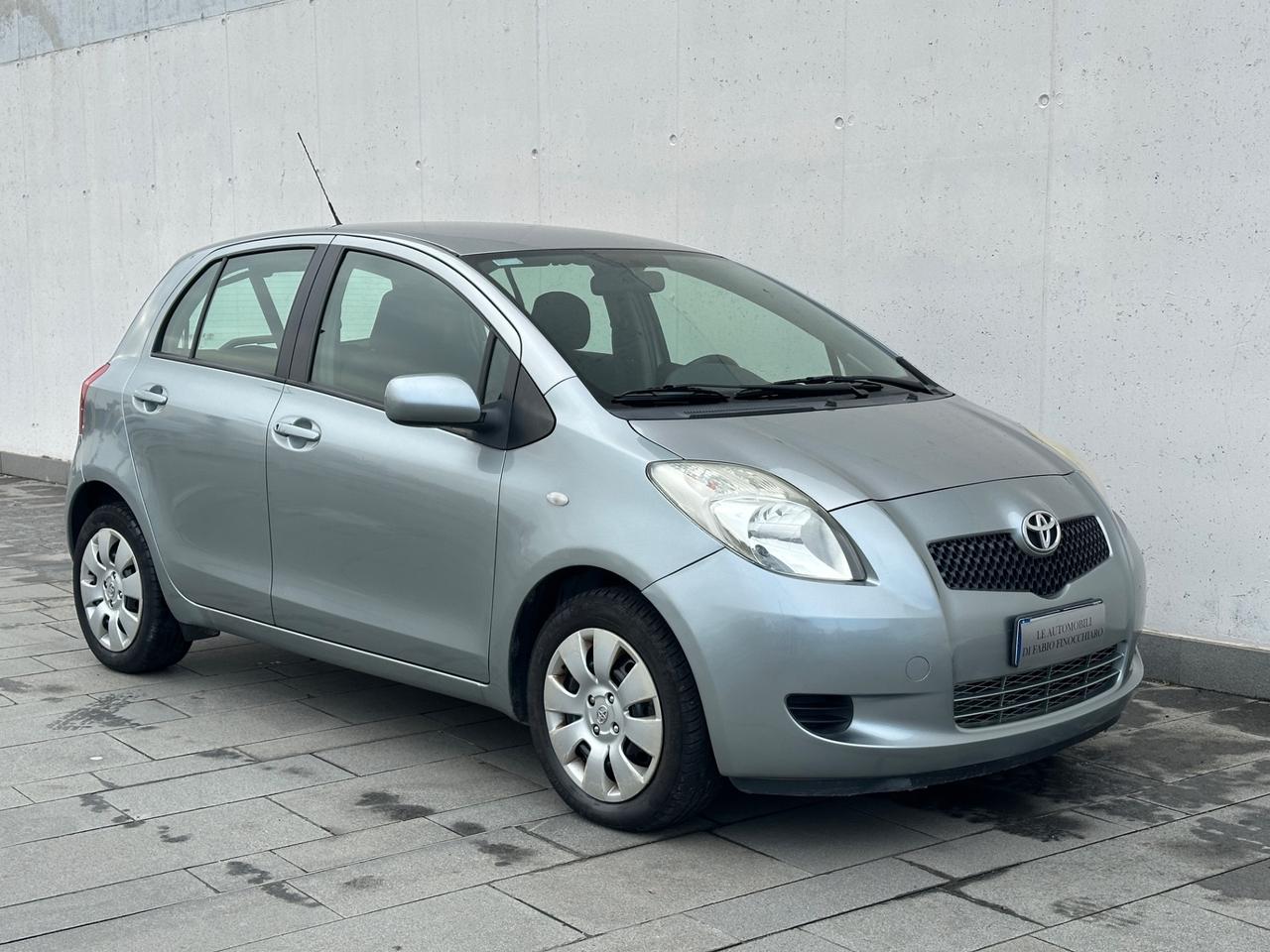 Toyota Yaris 1.0 5 porte Sol