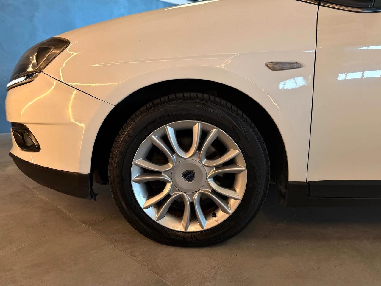 Lancia Delta 1.4 T-Jet 120 CV Silver Ecochic GPL