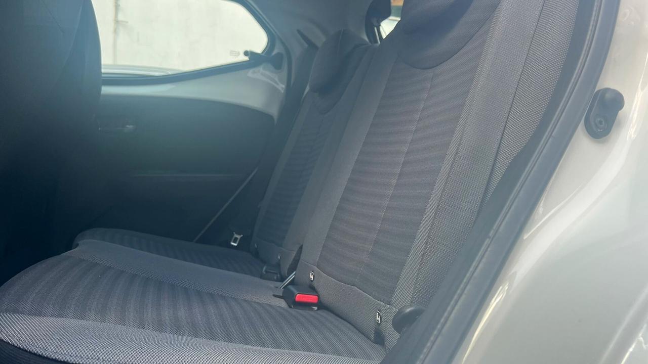 Toyota Aygo Connect 1.0 VVT-i 72 CV 5 porte x-clusiv