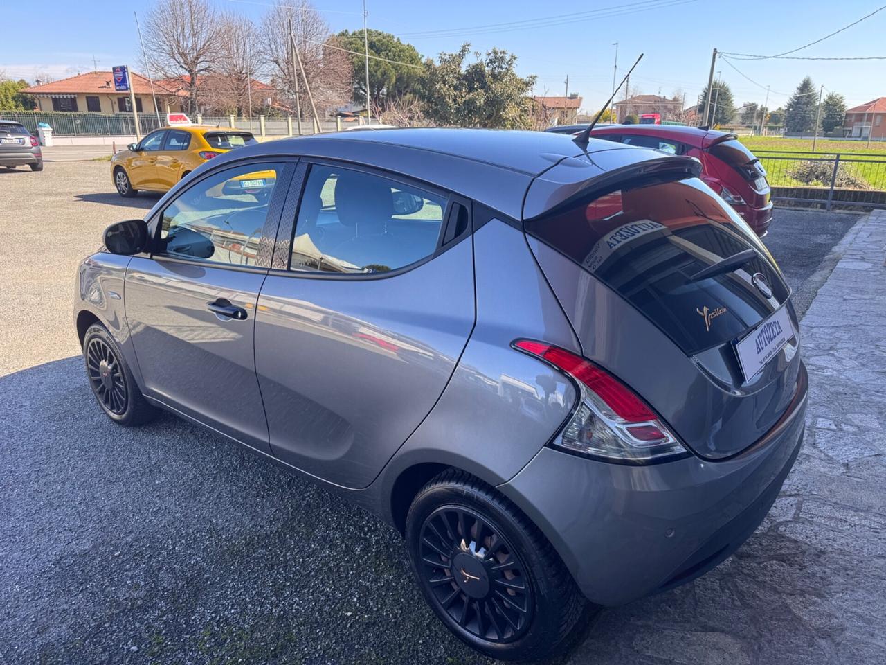 Lancia Ypsilon 1.2 69 CV 5 Black and Noir