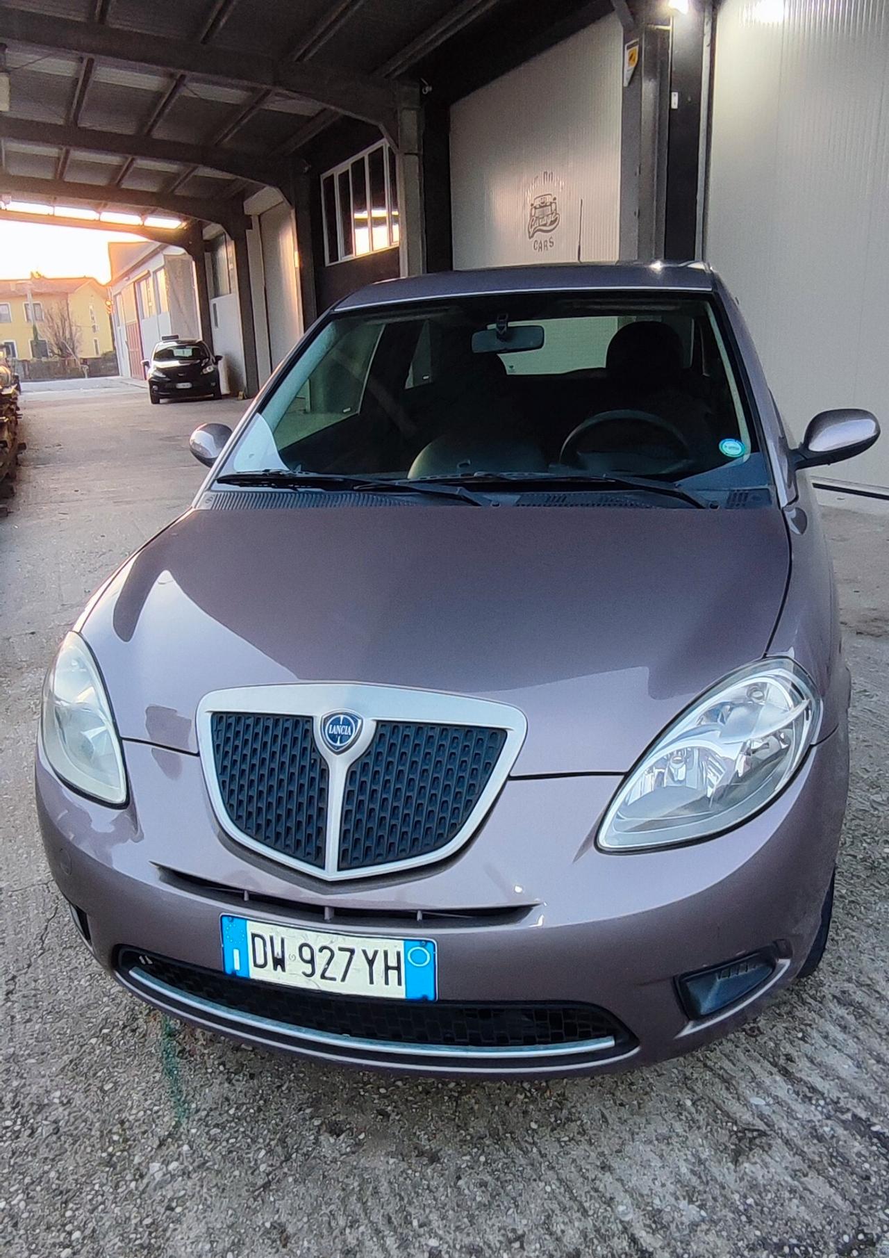 Lancia Ypsilon 1.3 MJT 75 CV Oro