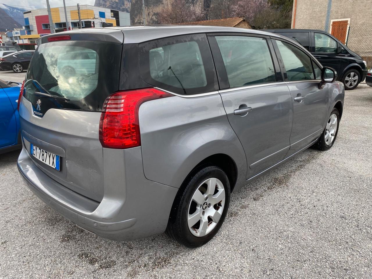 Peugeot 5008 BlueHDi 120 S&S Business