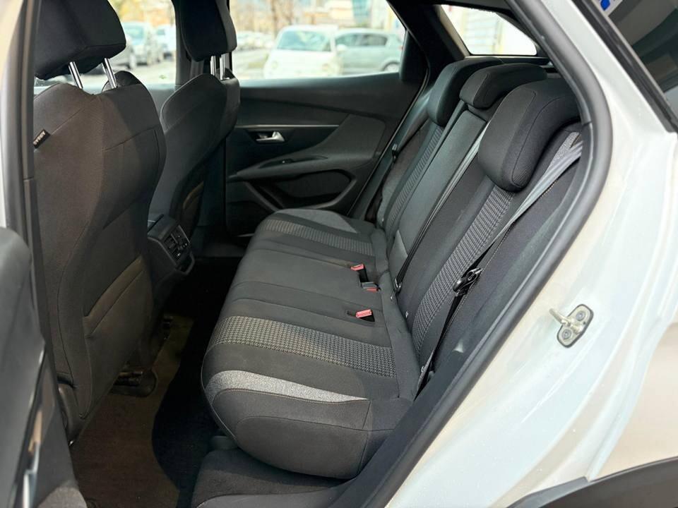 Peugeot 3008 1.5 EAT8 Business 130 cv - 2021