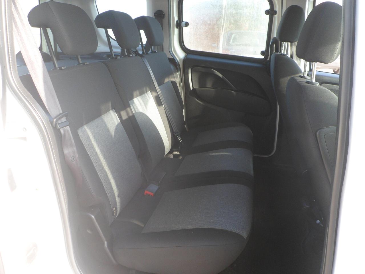 Fiat Doblo 5 posti autocarro