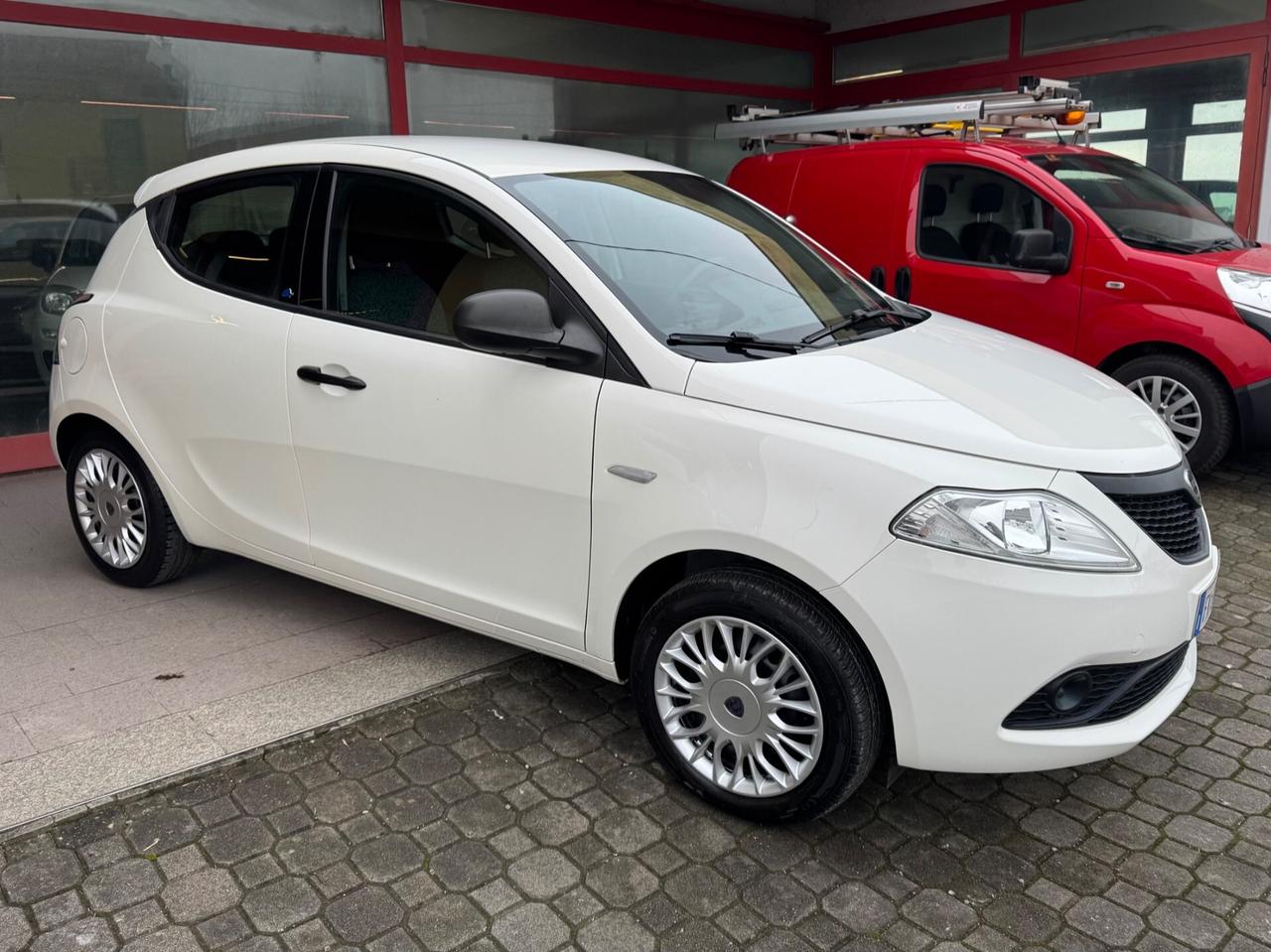 Lancia Ypsilon 1.2 69 CV 5 porte Elefantino Blu