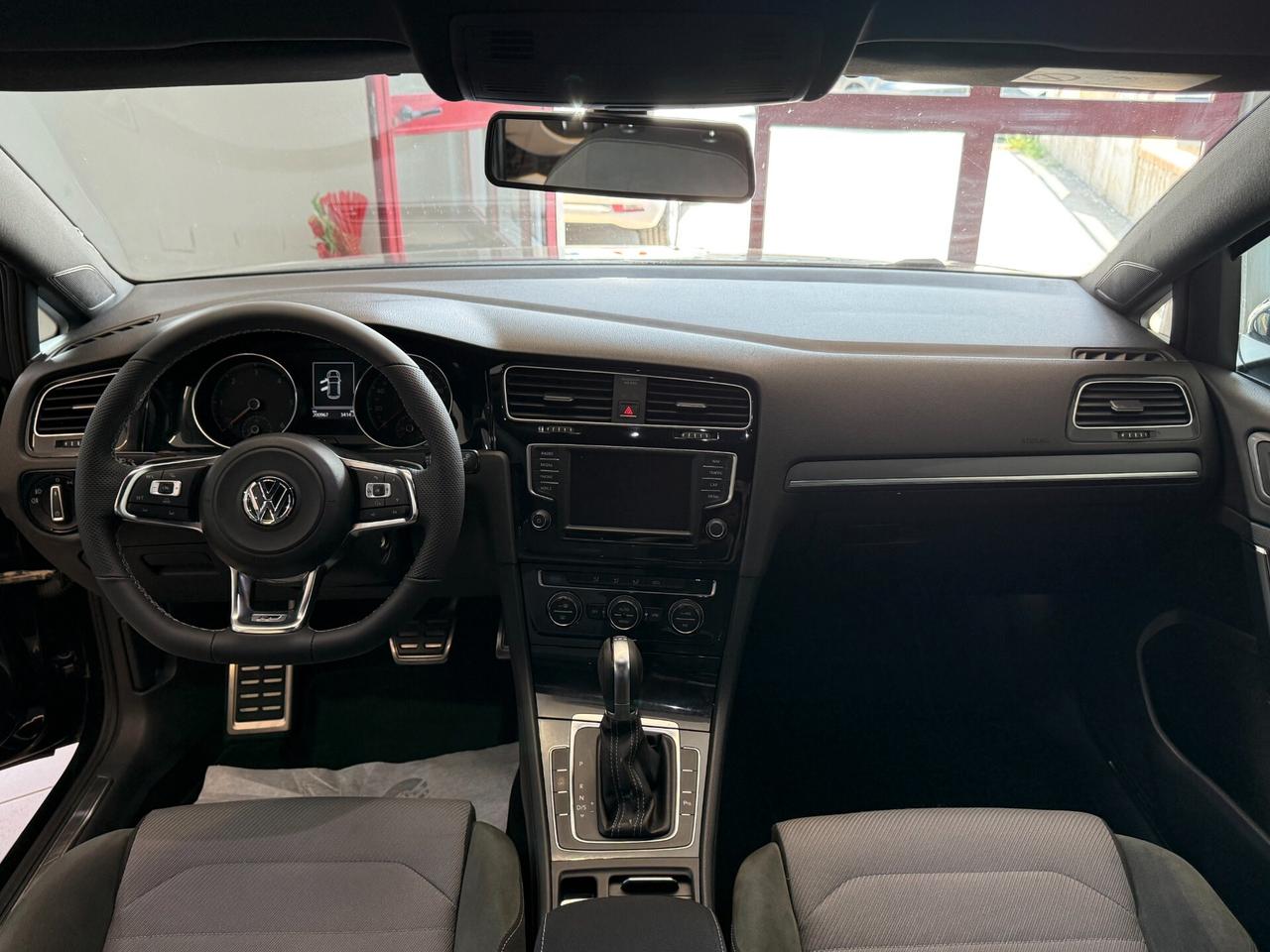 Volkswagen Golf 2.0 TDI DSG 5p. Highline BlueMotion R line.
