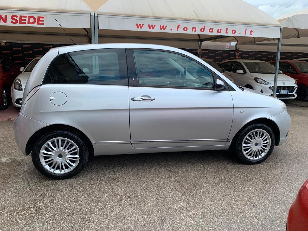 Lancia Ypsilon 1.3 MJT 75 CV Argento