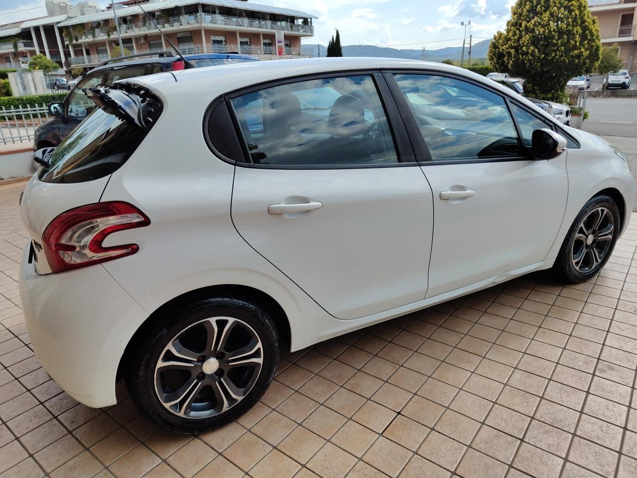 Peugeot 208 1.4 e-HDi 68 CV S&S robotizzato 5 porte Active