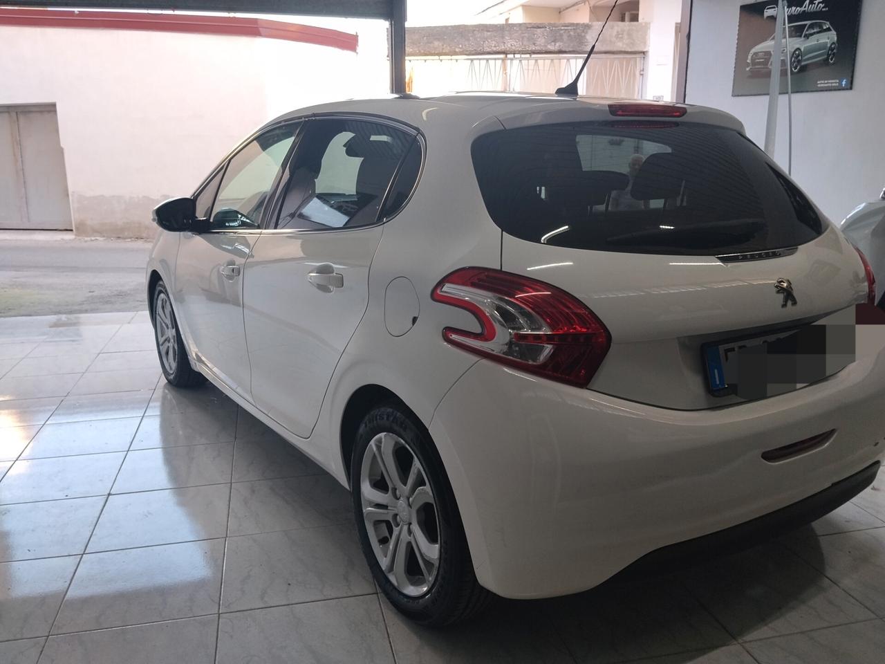 Peugeot 208 1.4 diesel 2013 CON GARANZIA