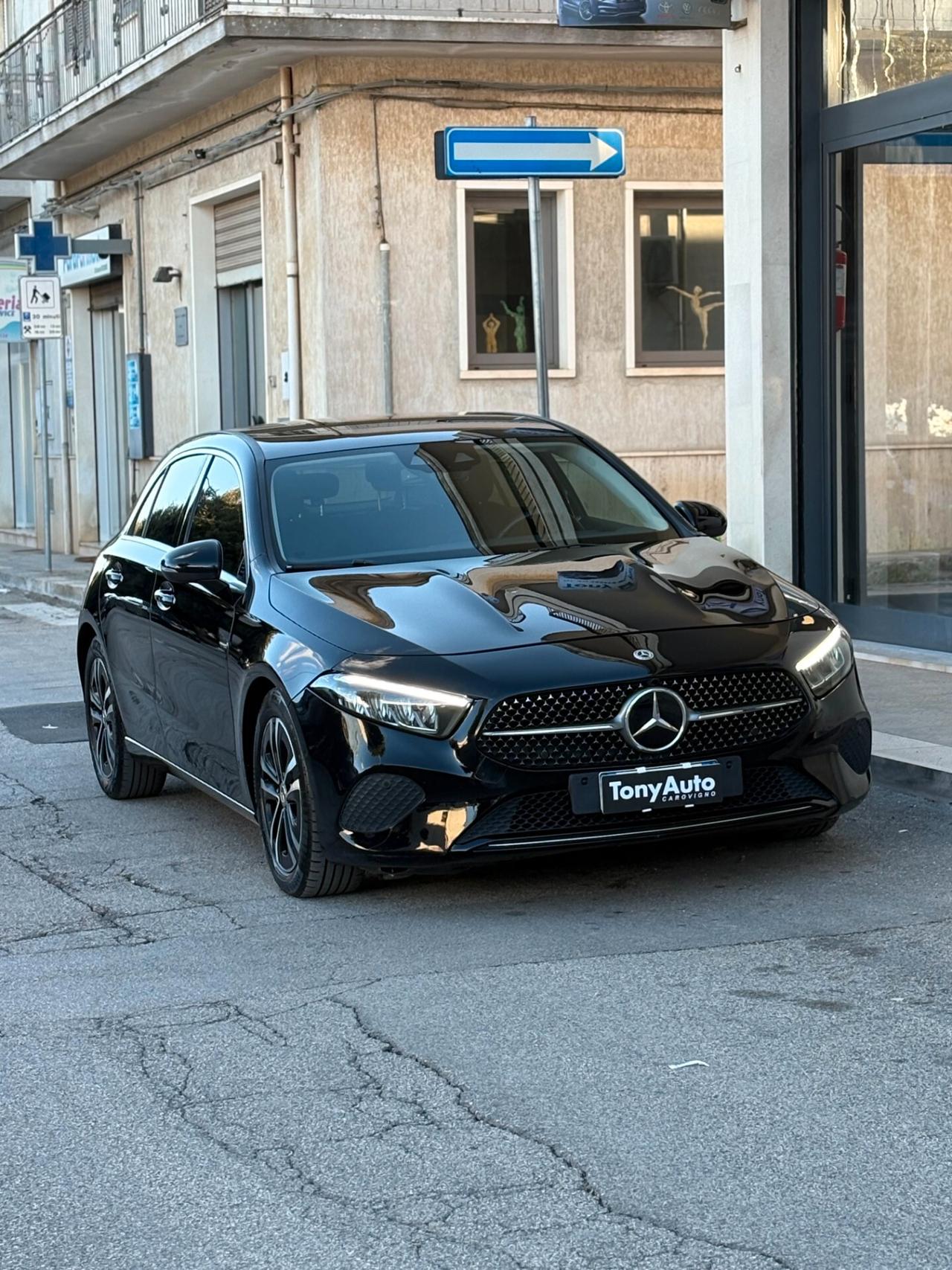 Mercedes-benz A 180 d Premium auto AMG con NAVI,TELECAMERA,VIRTUAL COCKPIT,APPLE CARPLAY,FULL LED,VETRI OSCURATI,TESSUTO