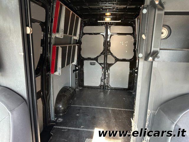 VOLKSWAGEN Crafter 30 2.0 TDI 140CV PL-TA L3H3 Furgone