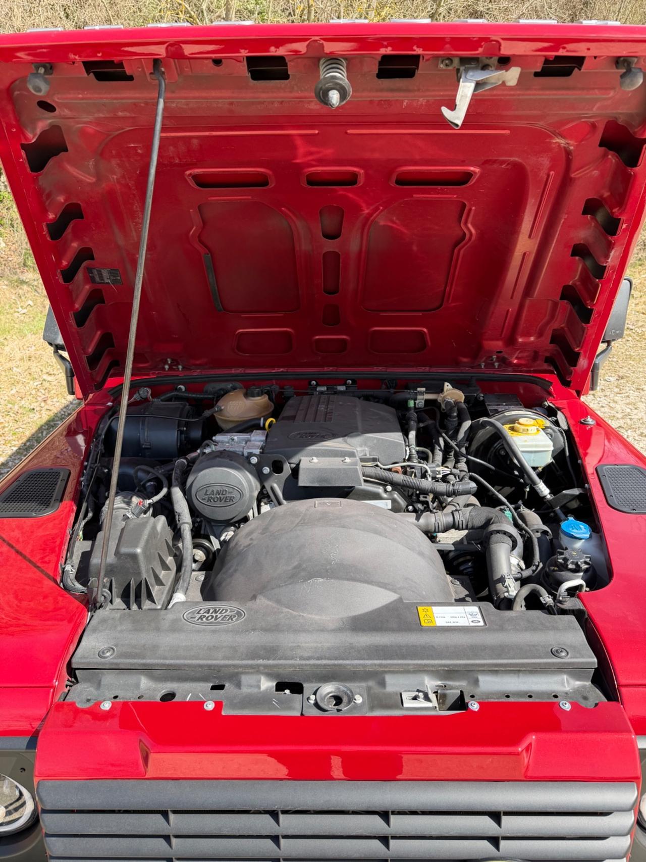 Land Rover Defender 90 2.2 TD4 IBRIDA