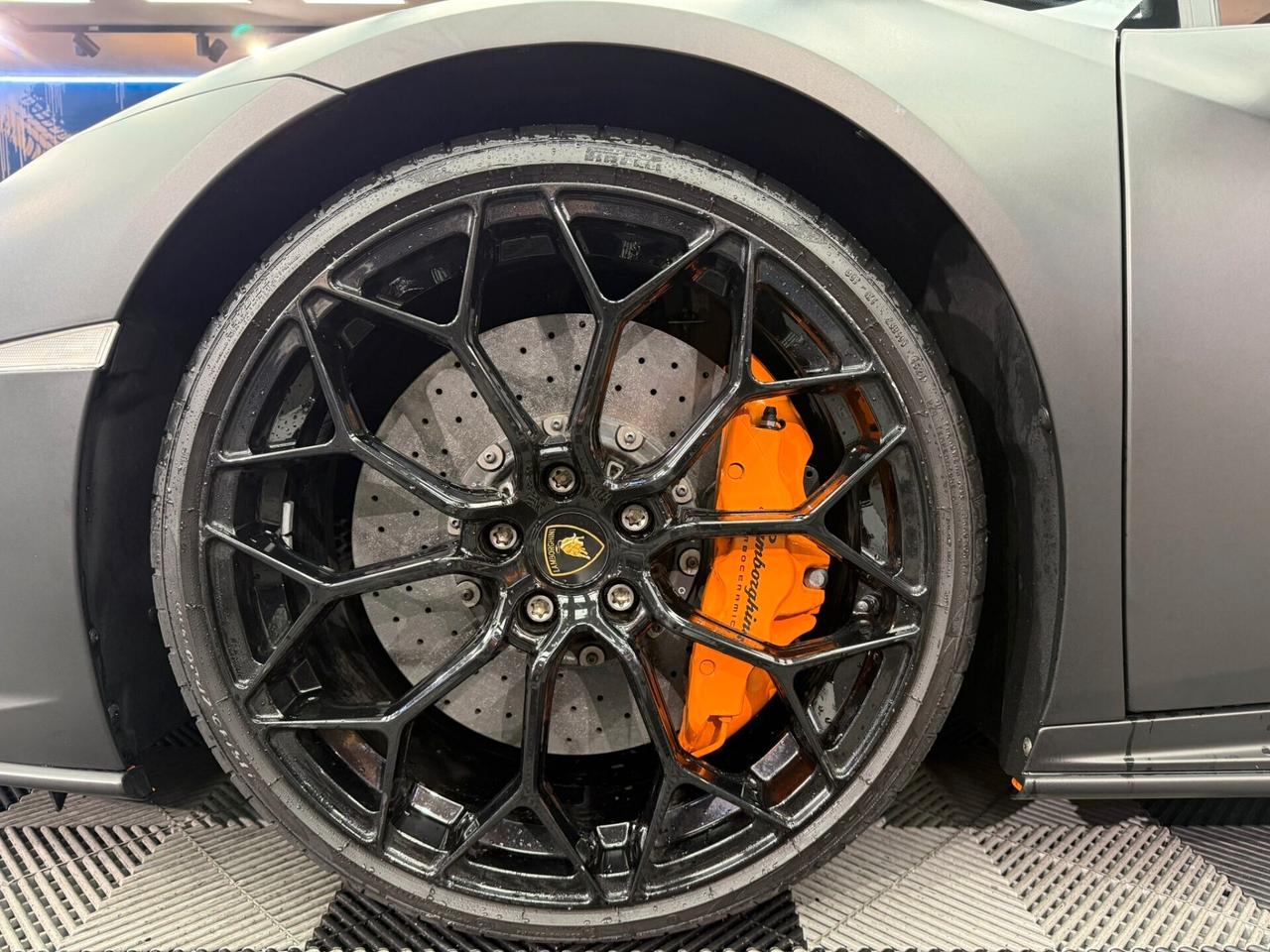 Lamborghini Huracan Huracán 5.2 V10 EVO Spyder (200)