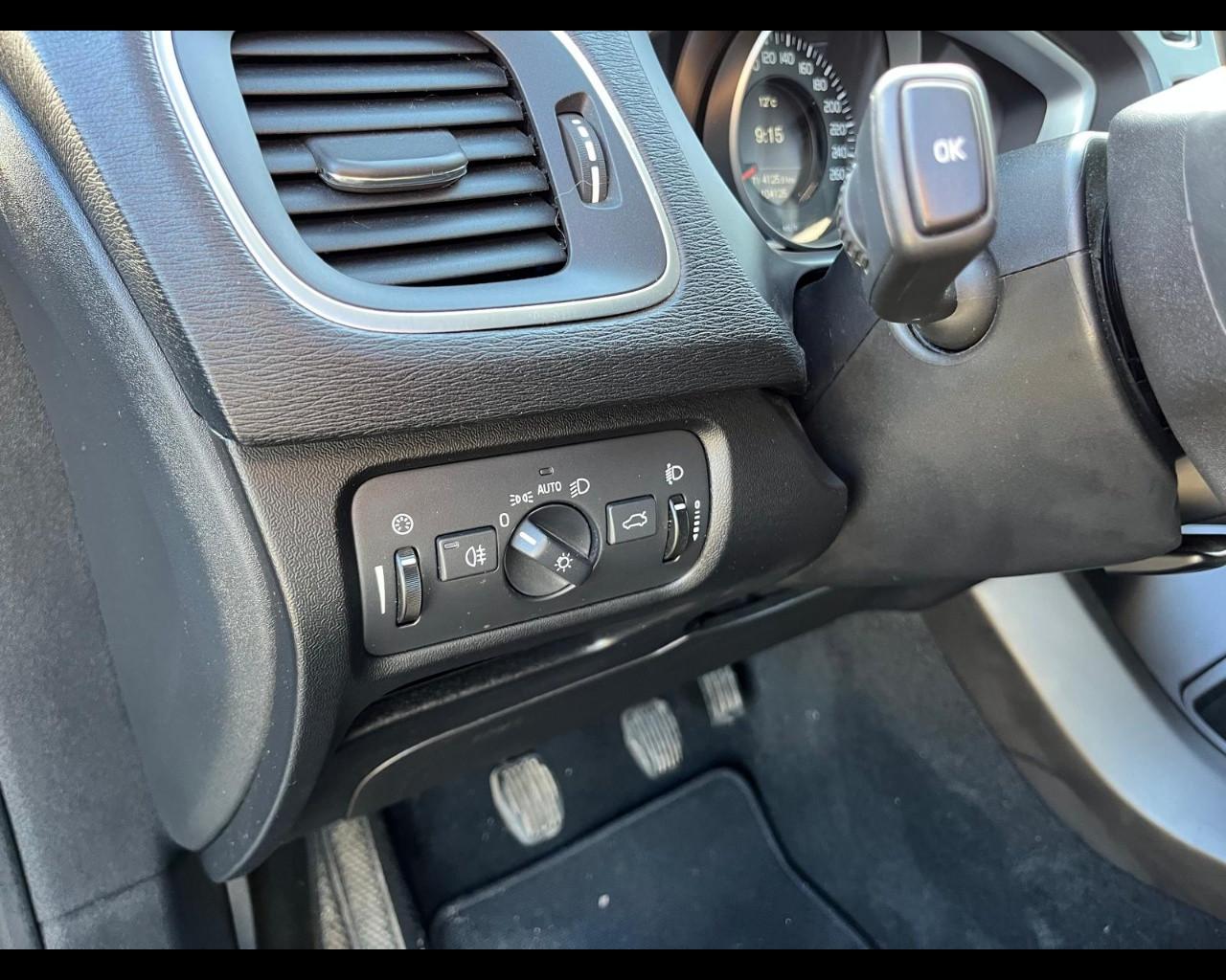 VOLVO V40 (2012-2020) - V40 D2 Business