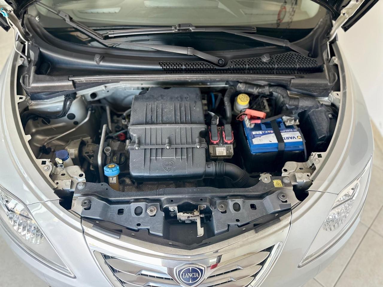 Lancia Ypsilon 1.2 69 CV 5 porte S&S Silver