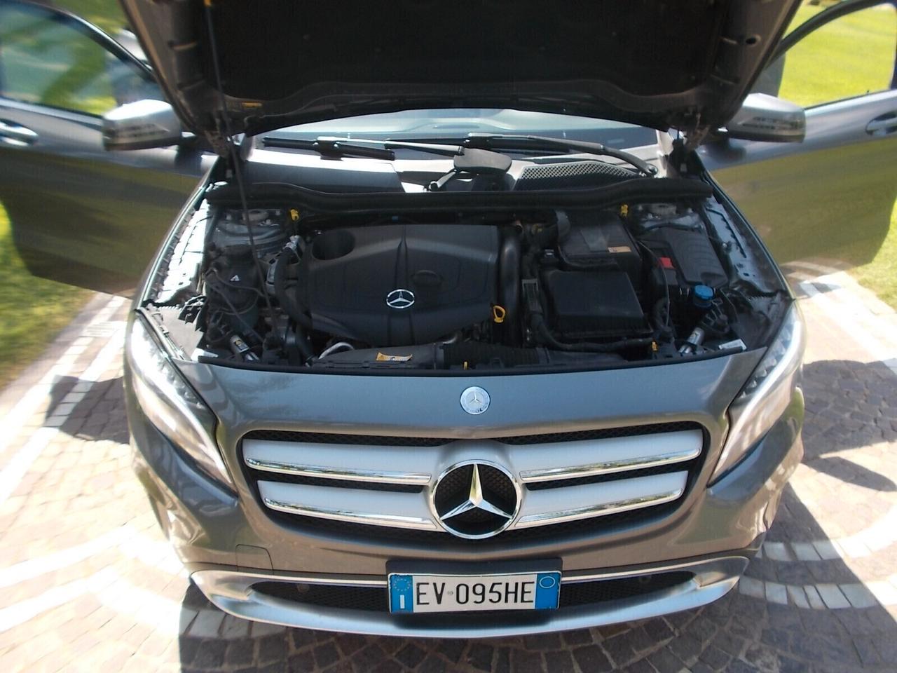 Mercedes-Benz GLA 200d Aut. *FULL OPT.* da VETRINA