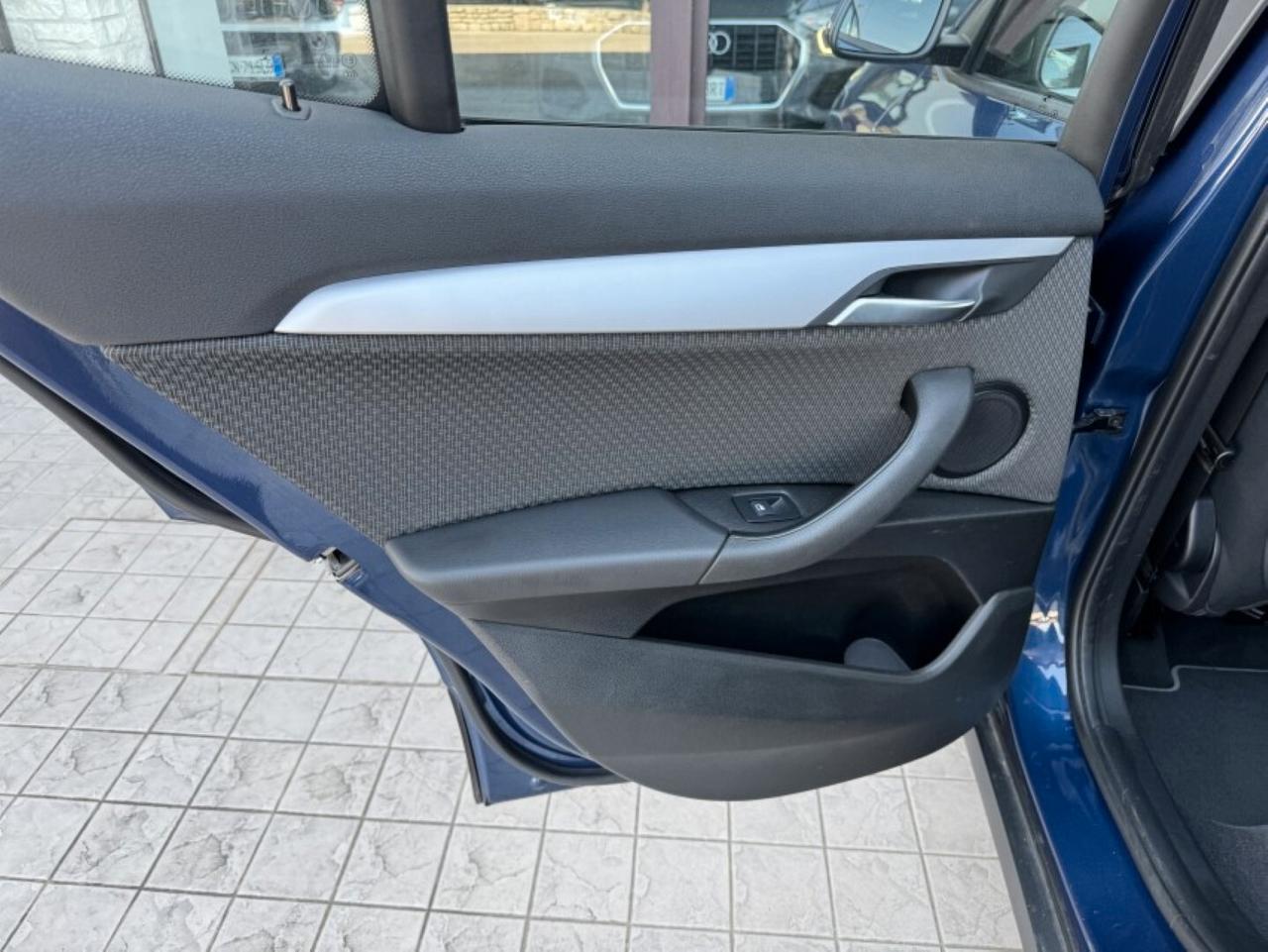BMW X2 sdrive18d Business X