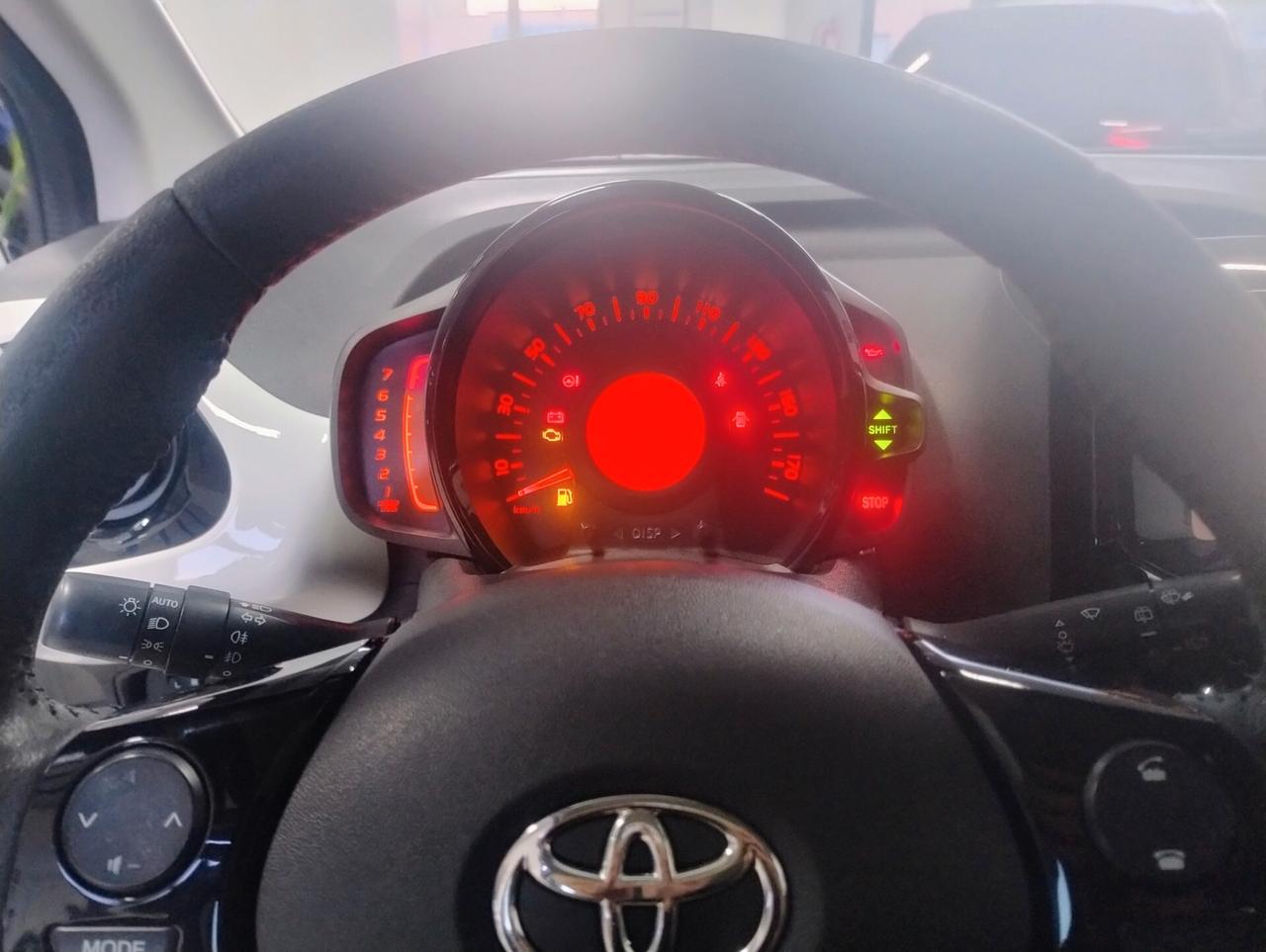 Toyota Aygo 1.0 VVT-i 69 CV 5 porte x-play