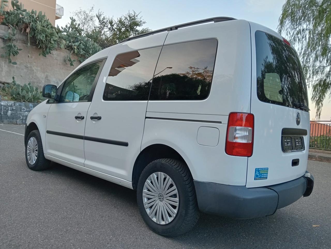 Volkswagen Caddy Pianale ribassato con rampa disabili in carrozzina