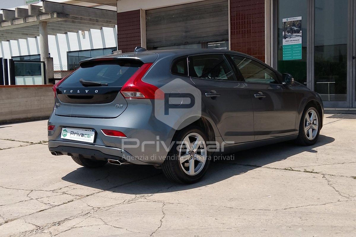 VOLVO V40 D2 R-design Momentum
