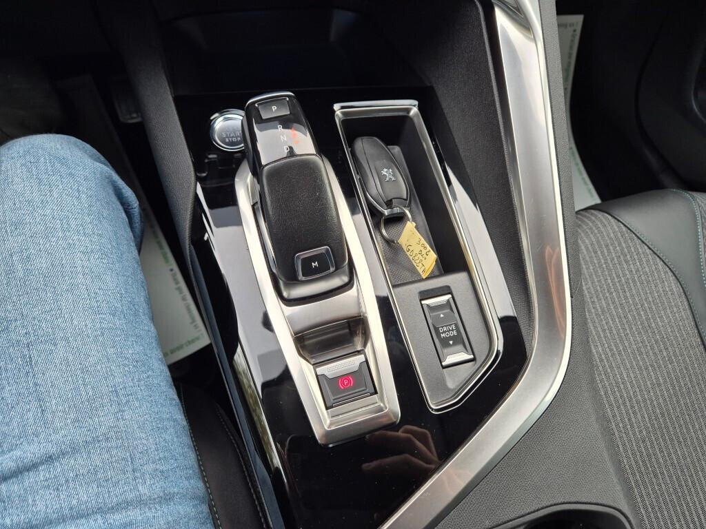 Peugeot 3008 BlueHDi 130CV EAT8 ALLURE