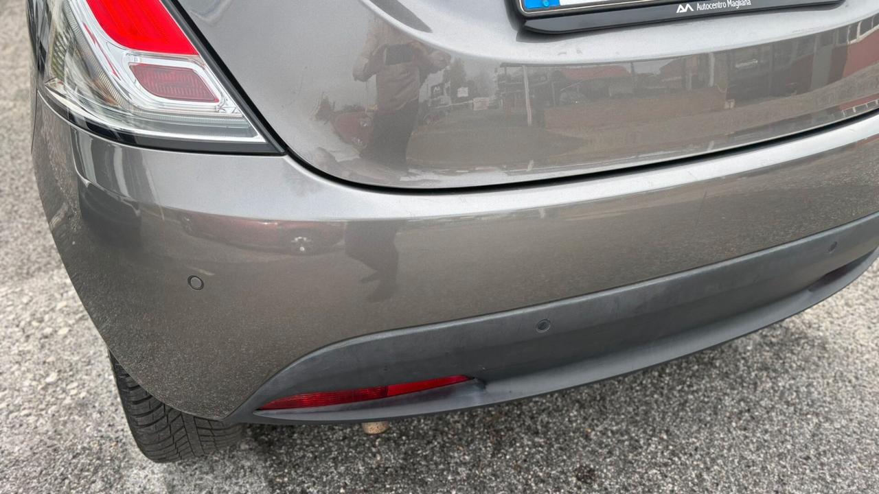 Lancia Ypsilon 1.2 69 CV 5 porte Elefantino Blu