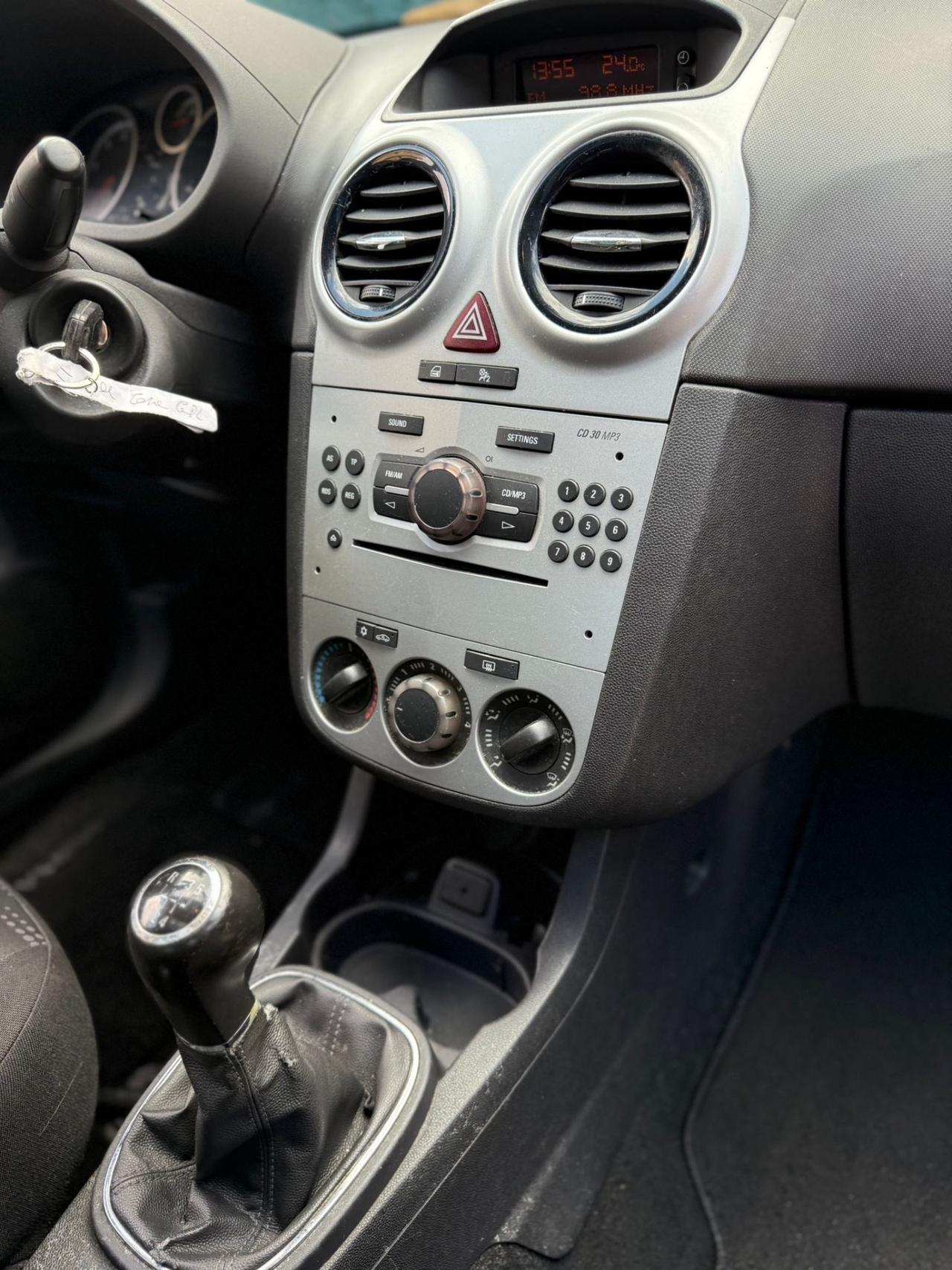 Opel Corsa 1.2 5 porte anno 2013