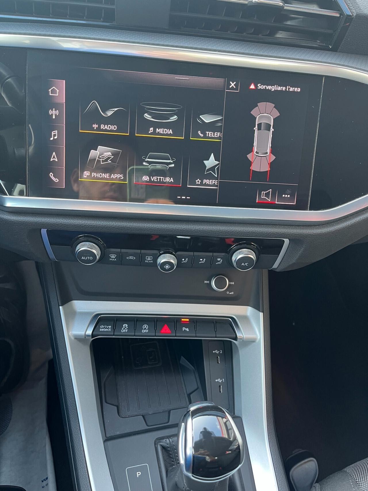 Audi Q3 45 TFSI e S tronic Business