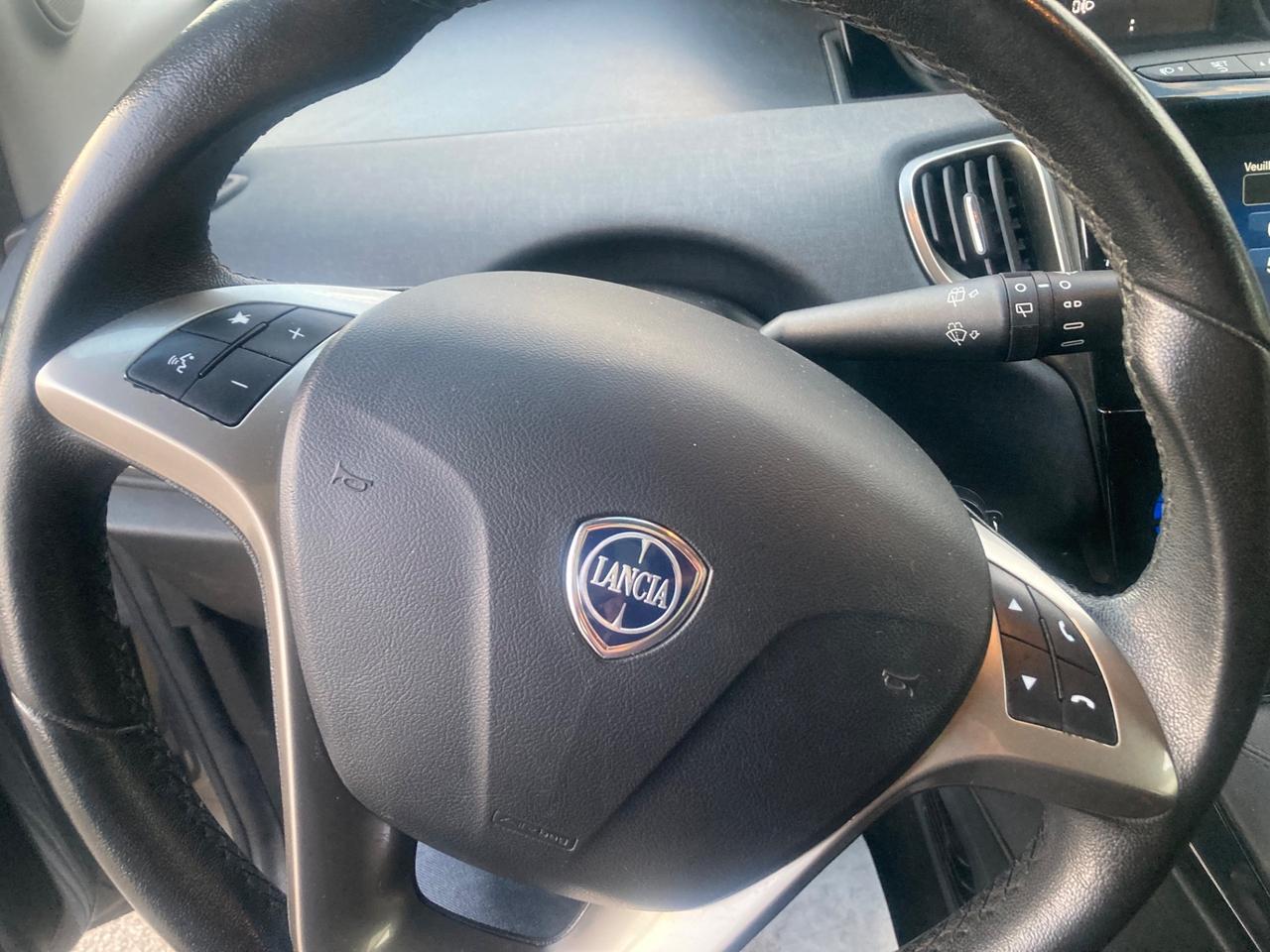 Lancia Ypsilon 1.0 FireFly 5 porte S&S Hybrid Gold