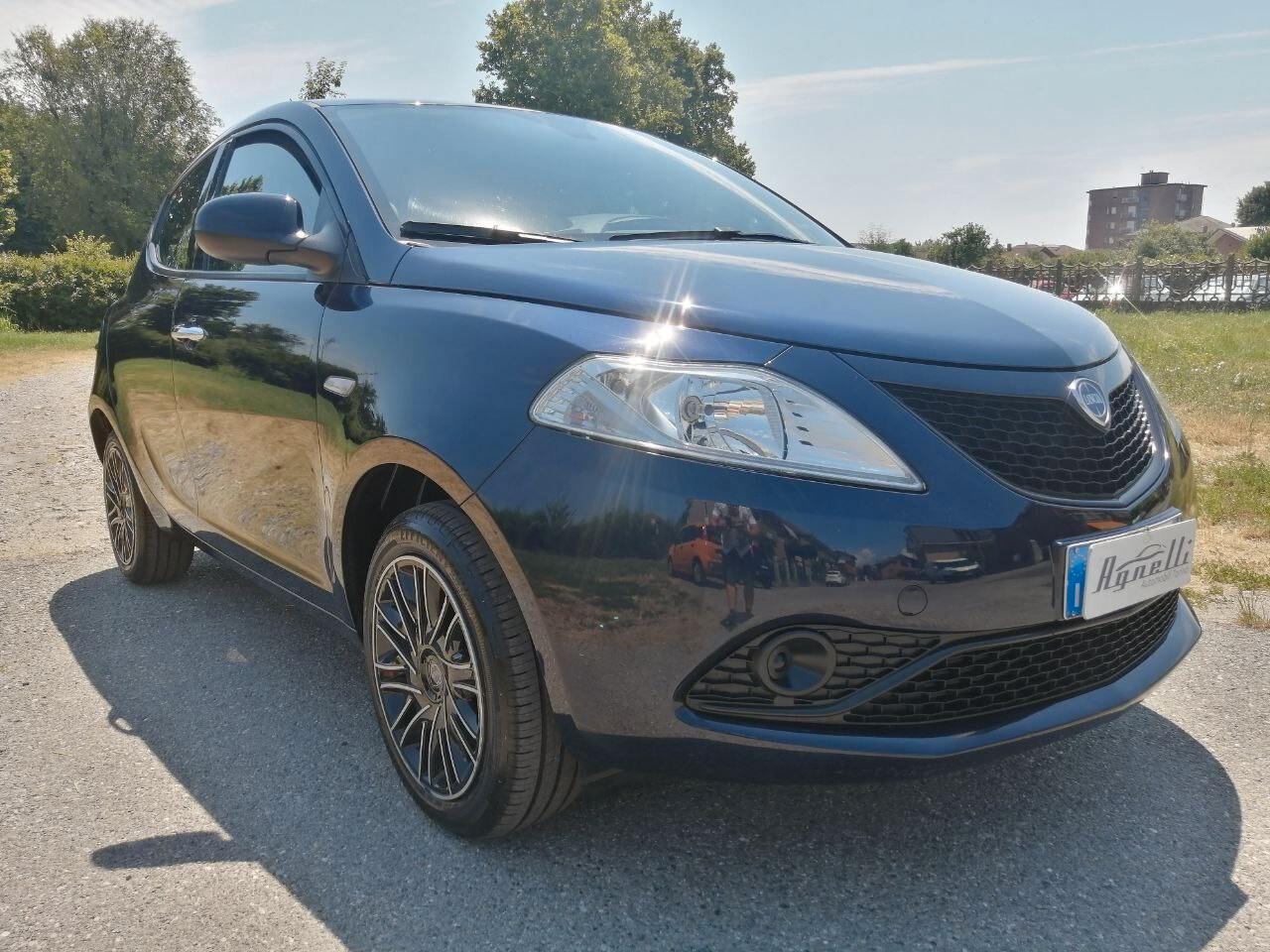 Lancia Ypsilon 1.2 69 CV 5 porte Gold