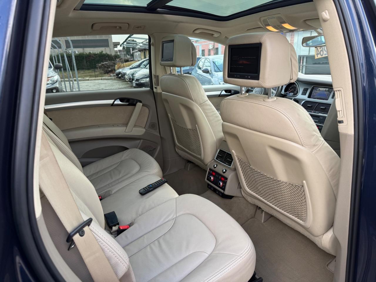 Audi Q7 3.0 V6 TDI 245 CV QUATTR0 7 POSTI