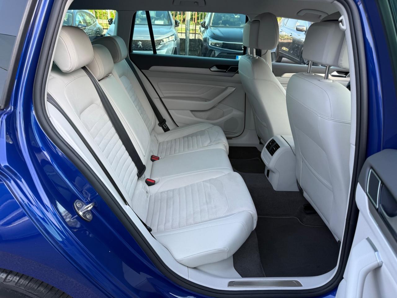 Volkswagen Passat Sw R LINE 2.0 200 CV DSG Executive