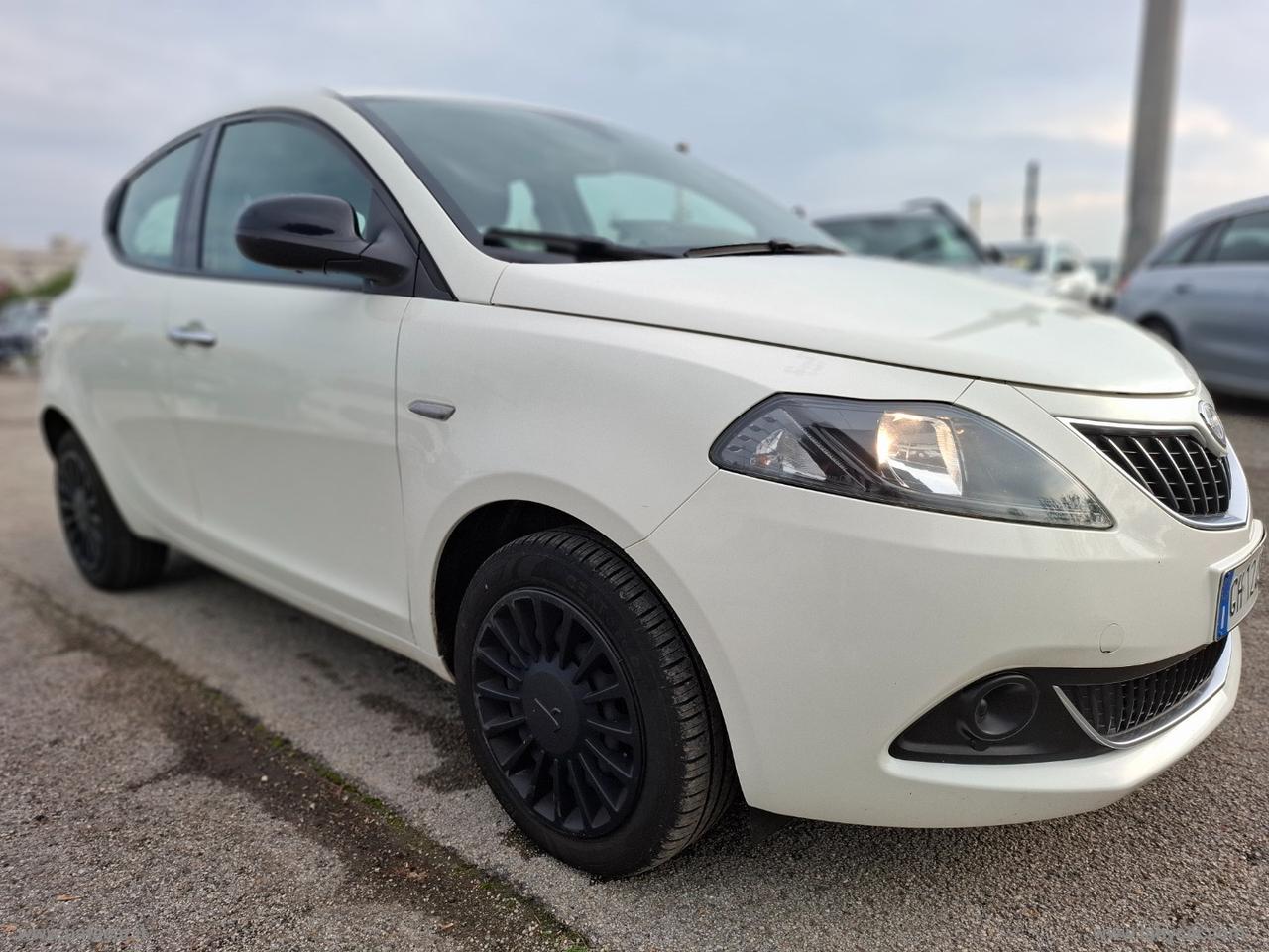 LANCIA Ypsilon 1.0 FireFly 5p.S&S Hybrid Silver