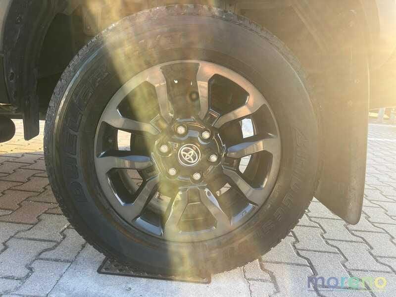 Toyota Hilux 2.8 d double cab Invincible 4wd Auto